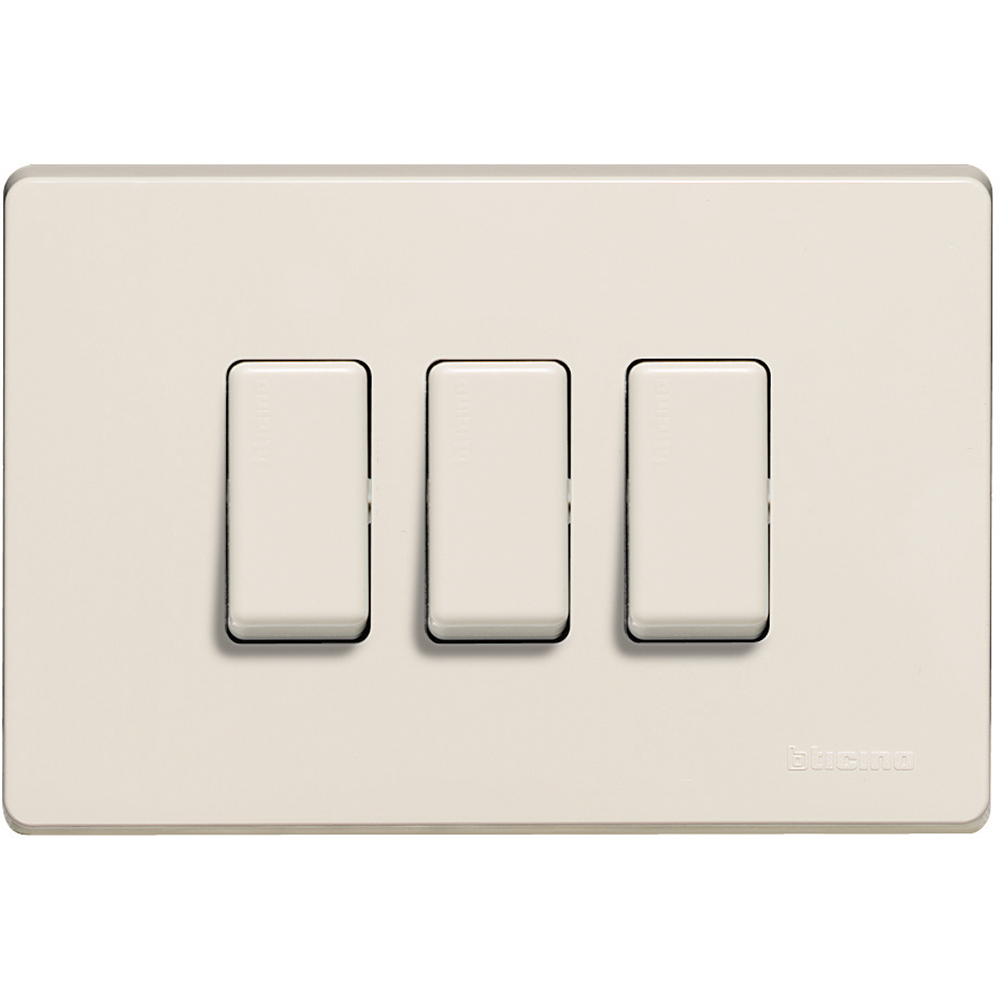 MAGIC PLACCA A  3 POSTI  RESINA BTICINO