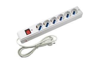 PRESA MULTIPLA MED 6 BIPRESE + SCHUKO + INTERRUTTORE CON PROTEZIONE DI TENSIONE + CAV0 1,5 mt MAX 3500W BIANCO 
